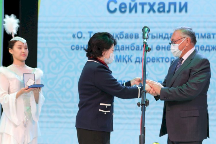 Государственные награды вручили деятелям культуры и искусства в Алматы
