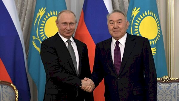 Нурсултан Назарбаев и Владимир Путин обменялись новогодними поздравлениями