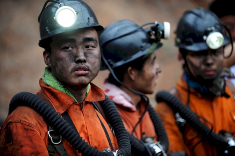 В Китае спасли 11 горняков, две недели остававшихся в шахте после аварии