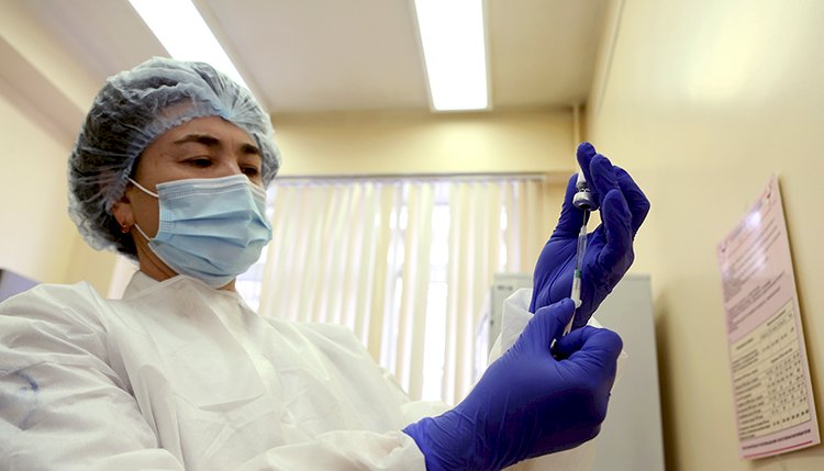 В Центре Гамалеи перечислили способы повышения эффективности вакцинации