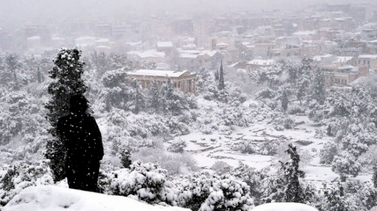 «Медея» засыпала Грецию снегом