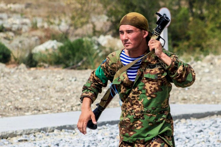 Казахстанские десантники готовятся к «АрМИ-2021»