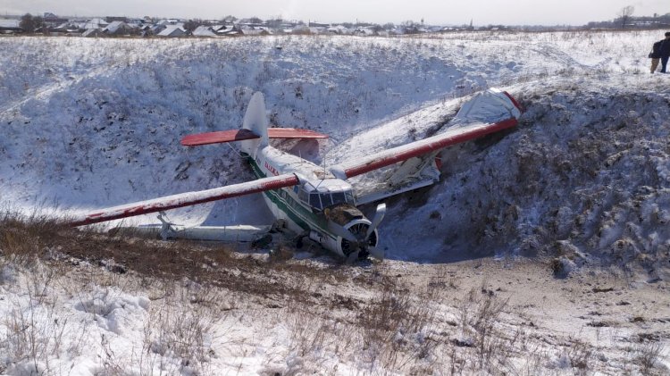 Самолет АН-2  приземлился в овраг в Алматинской области