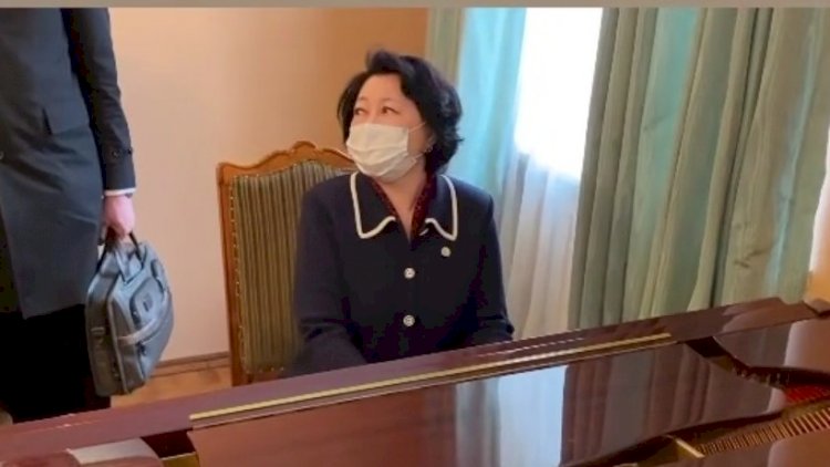Министр культуры Казахстана сыграла на фортепиано