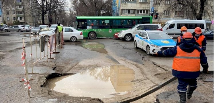 В Алматы наказывают подрядчиков за разрушенные дороги