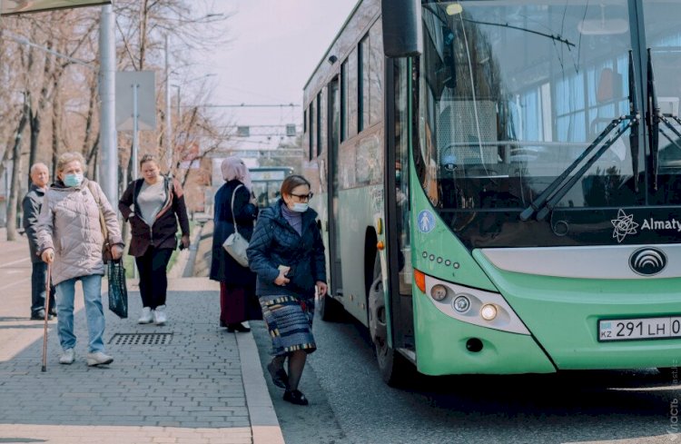 Алматинцам грозит крупный штраф за нарушение масочного режима в автобусах