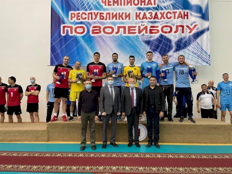 Бакытжан Сагинтаев поздравил победителей чемпионата Казахстана по волейболу