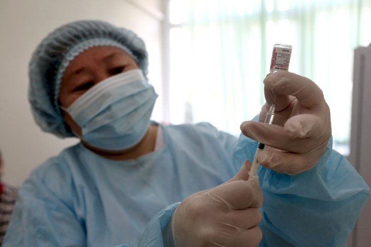 Первую дозу вакцины от COVID-19 уже получили 7,7 миллиона казахстанцев