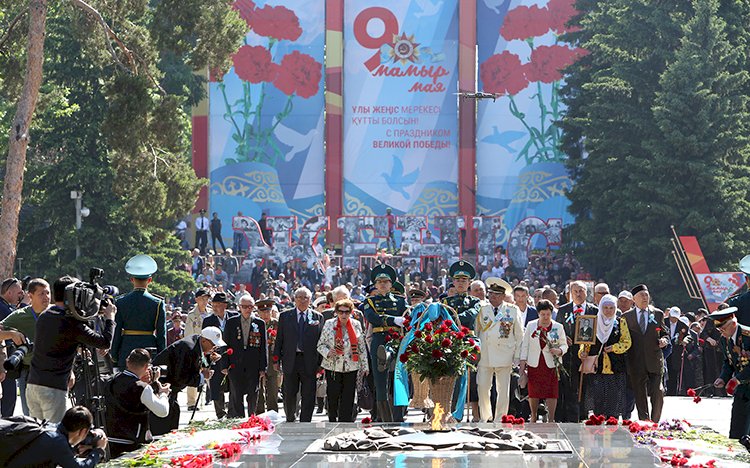 В годы войны из регионов СССР в Алматы были эвакуированы 34 завода и фабрики