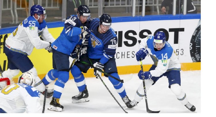 Казахстанская сборная по хоккею победила действующих чемпионов мира