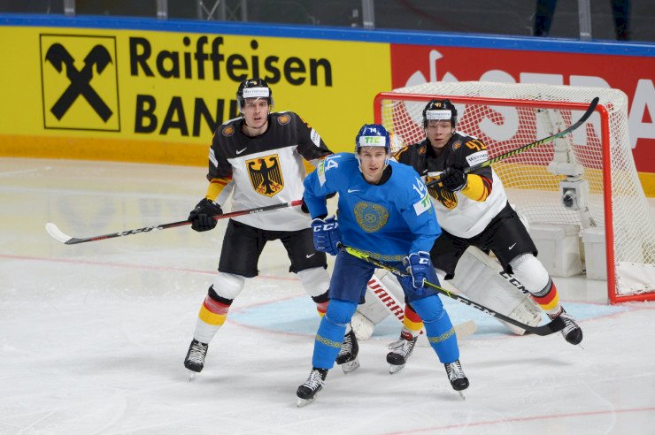 Казахстан одержал третью победу на ЧМ-2021 по хоккею