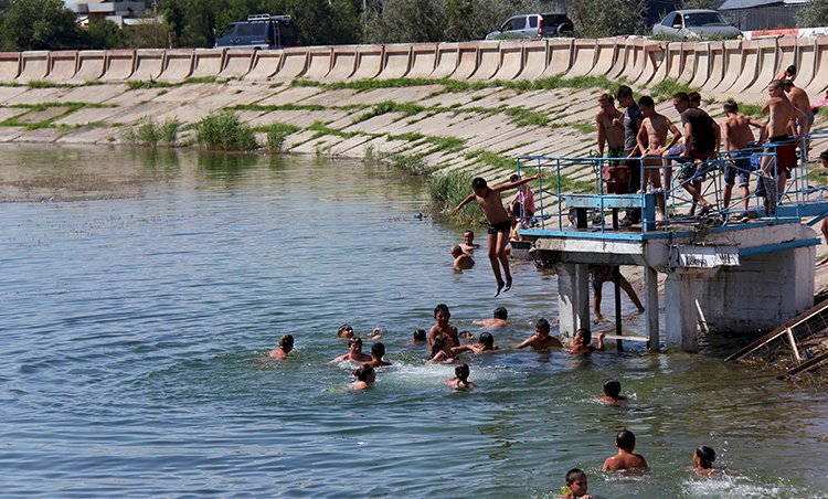 Насколько безопасны водоемы Алматы для купающихся