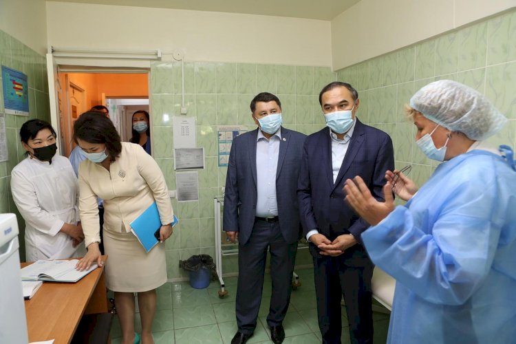 В Алматы созданы рабочие группы по контролю за качеством работы прививочных пунктов