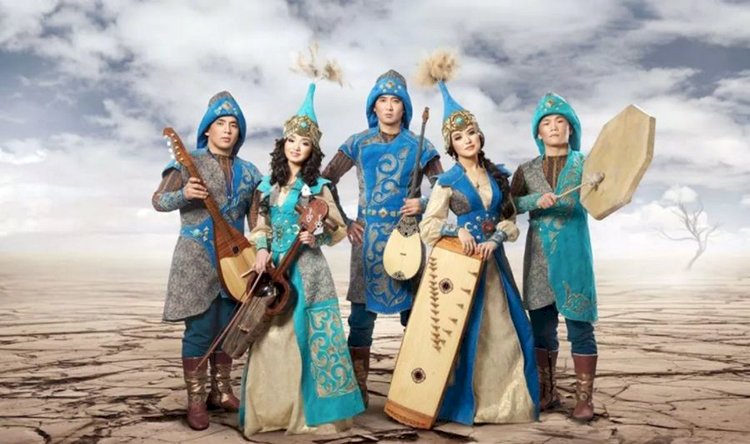 Русско казахские песни слушать. Этно-группа «Хассак». Хассак группа казахская. Туран этно группа. Казахский музыкальный ансамбль.