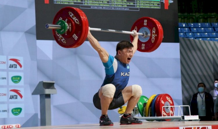 Казахстанские тяжелоатлеты узнали, против кого будут биться на Олимпиаде