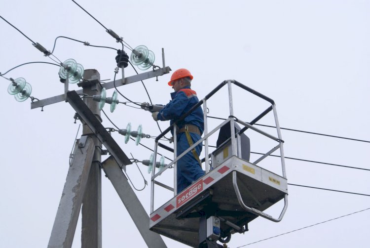 Больше 200 км электросетей реконструируют в присоединенных микрорайонах Алматы