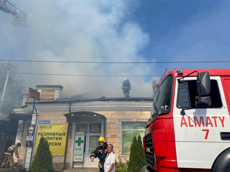 В Алматы произошел крупный пожар в частном секторе