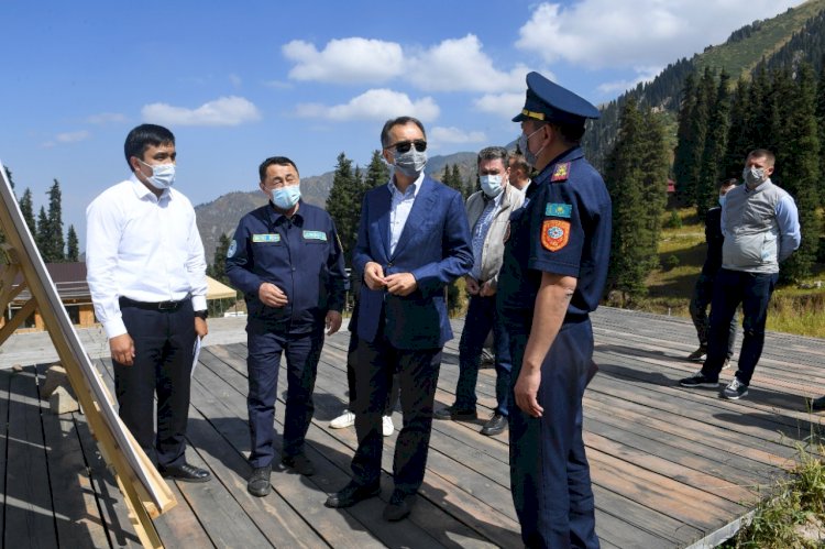В горах Алматы установят первые хижины для безопасности туристов