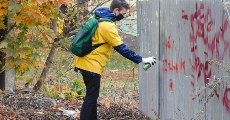 В Алматы закрасили более 100 наркограффити