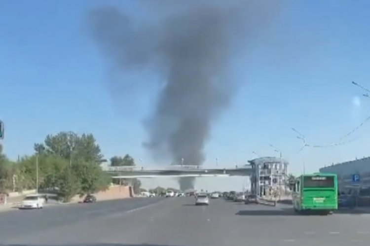 В Алматы в районе рынка «Ак булак» произошел пожар