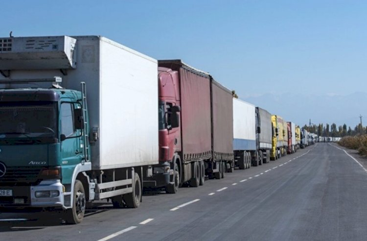 Более 270 грузовиков застряли на погранпереходах Казахстана