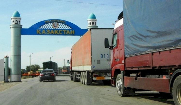 Казахстан предложил России ускорить процесс прохождения досмотра грузов на границе