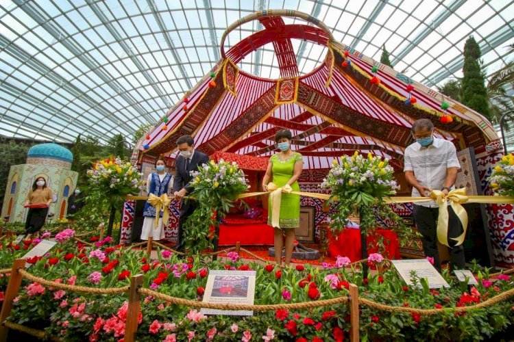 В Сингапуре к 30-летию Независимости РК открылась выставка Tulipmania 2021