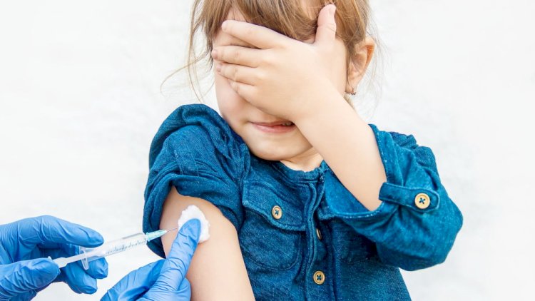 Казахстанцев вновь пугают страшными болезнями у детей после вакцинации