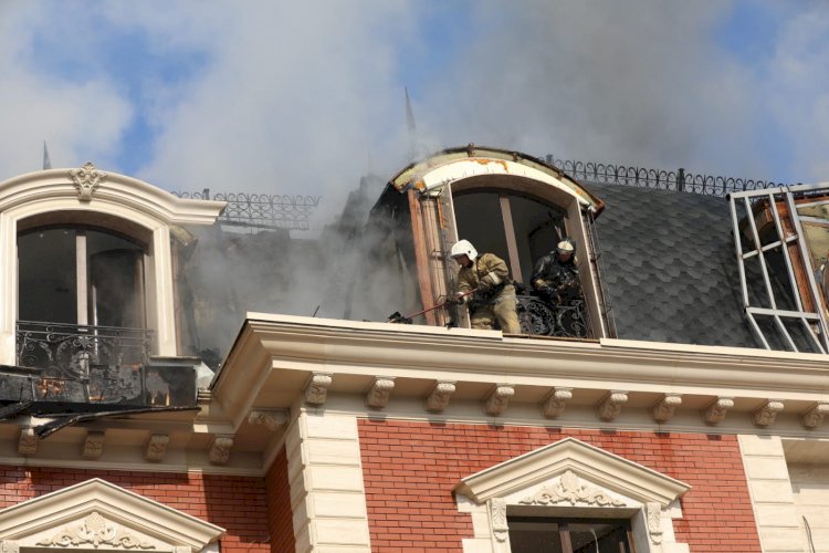 Пожар разгорелся в строящемся доме частного сектора в Алматы