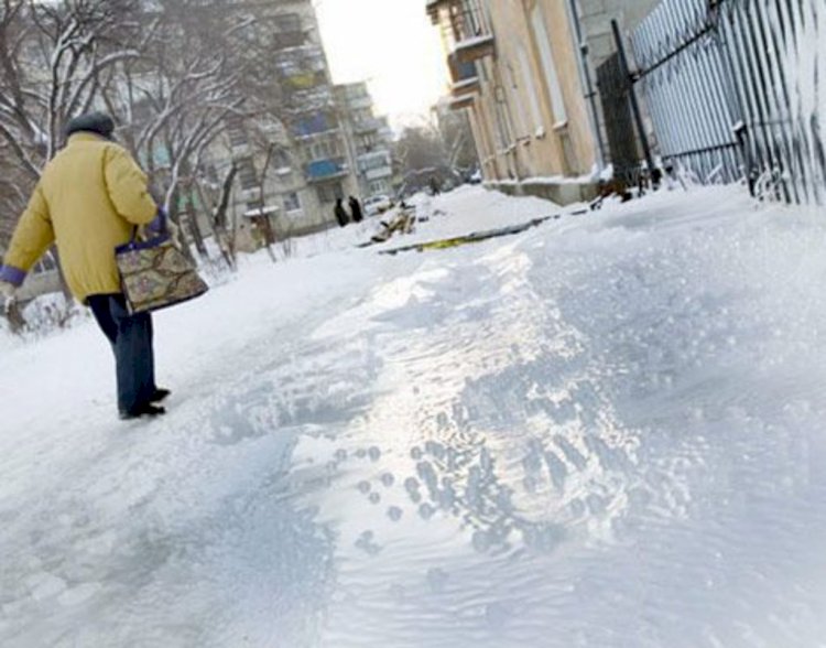 В ДЧС призывают алматинцев соблюдать осторожность на дорогах из-за гололеда