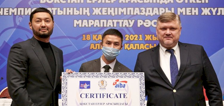 Победителей и призеров чемпионата мира по боксу наградили в Алматы