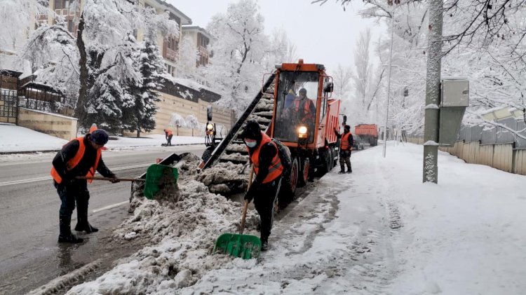 Как ведется уборка снега в Алматы 26 ноября