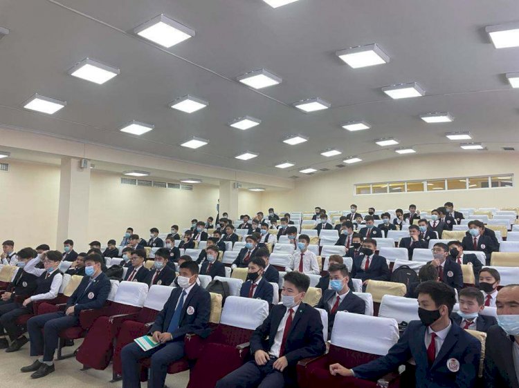 Алматинские полицейские провели правовой ликбез для школьников