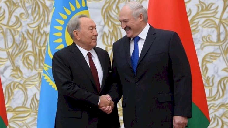 Лукашенко поздравил Елбасы с Днем Первого Президента РК