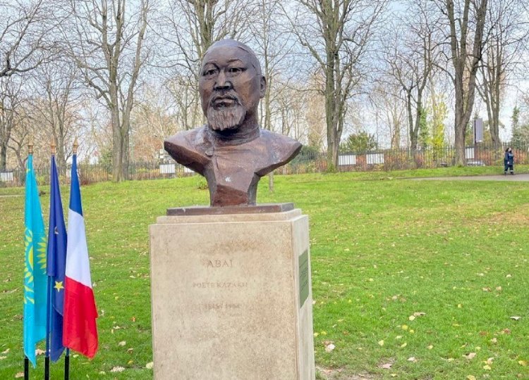 Памятник Абаю установили в Париже