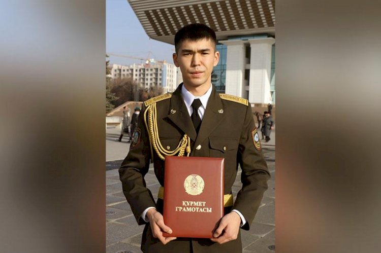 Пожарный из Алматы удостоен государственной награды за спасение человека