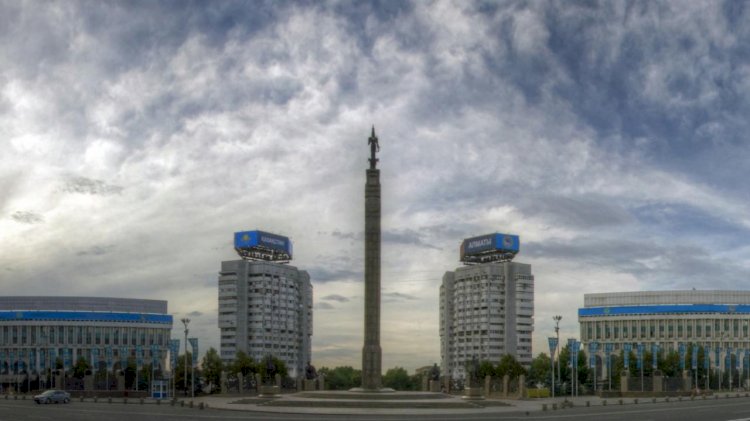 Как устанавливали Монумент Независимости в Алматы