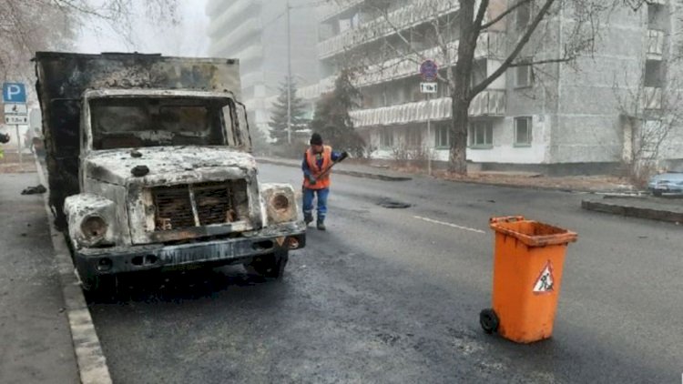 Коммунальные службы Алматы устраняют последствия беспорядков