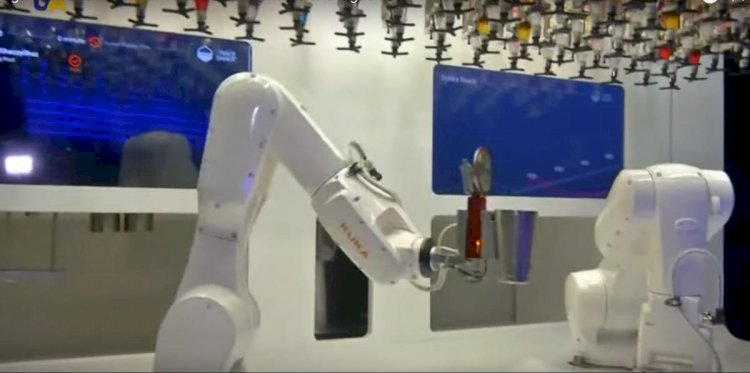 Гостей Олимпиады в Пекине будет обслуживать робот-бармен