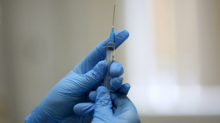 Казахстанцы усомнились в способности вакцины SinoVac защитить от омикрона