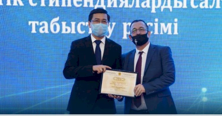 В столице РК наградили победителей конкурса «Лучший научный работник-2021»