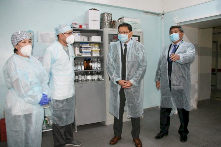 Аким Алматы Ерболат Досаев посетил ЦГКБ и проверил ход строительства нового корпуса Центра детской неотложной медицинской помощи