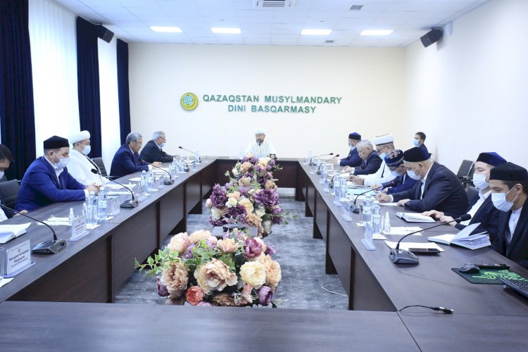 В Казахстане планируют возродить институт аксакалов
