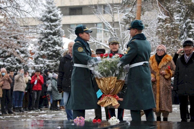 Военнослужащие Казахстана почтили память воинов-афганцев