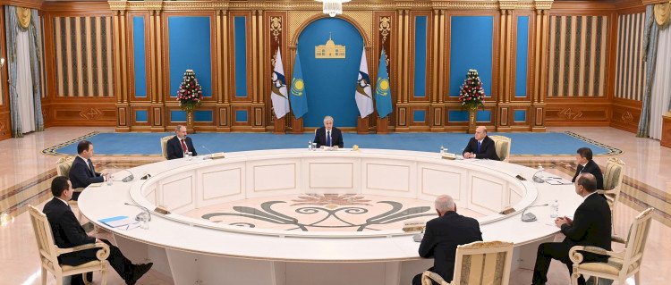 Президент Казахстана провел встречу с главами правительств стран ЕАЭС