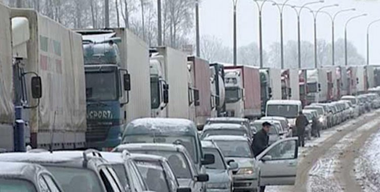 Почти 150 машин застряли на погранпереходах Казахстана