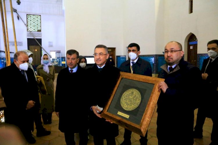 В Туркестане вице-президент Турции получил в подарок копию печати Ходжи Ахмеда Яссауи
