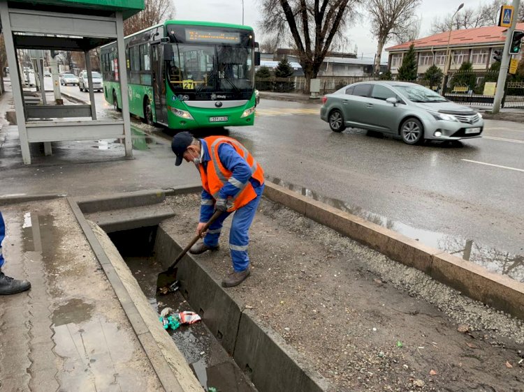 В Алматы очистили арыки