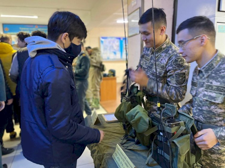 Алматинские школьники узнали, как поступить в престижный Военно-инженерный институт