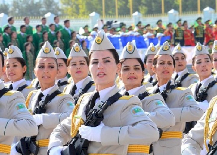 Туркменским женщинам грозит штраф за улучшение внешности
